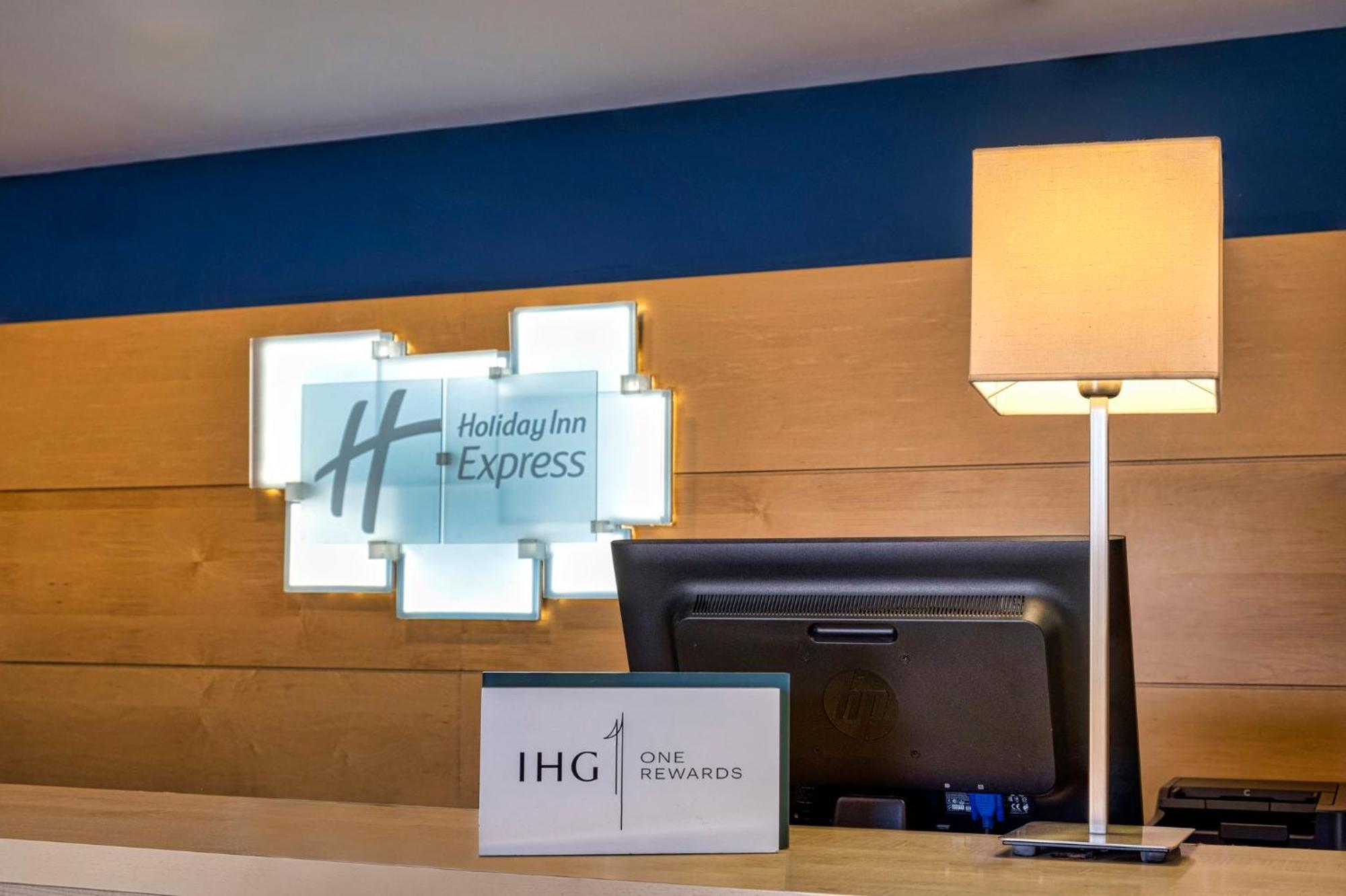 Holiday Inn Express Malaga Airport, An Ihg Hotel Exterior photo