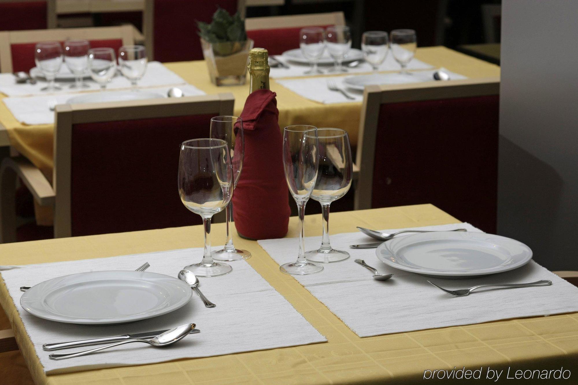 Holiday Inn Express Malaga Airport, An Ihg Hotel Restaurant photo